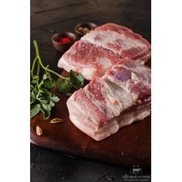 Грудинка из свинины – свеже охлаждённая, на лотке 1 шт., Вес ≈ 1.3 кг.
